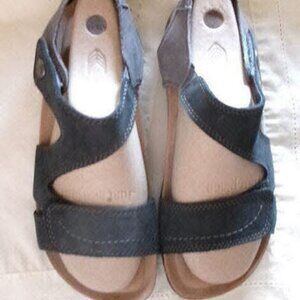 8.5M Earth Origins Nubuck Adjustable Sandal ~ black/gray ~ Orono Falco